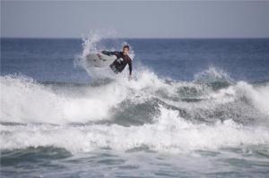 Philipp Katzenstein hier mit einem Fs-Slob Air, wird von Semente Surfboards und Globe untersttzt